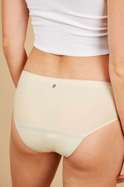 🩸🩸 FLUXIES besiūlės kelnaitės Bikini (negausiam kraujavimui, kūno spalvos)